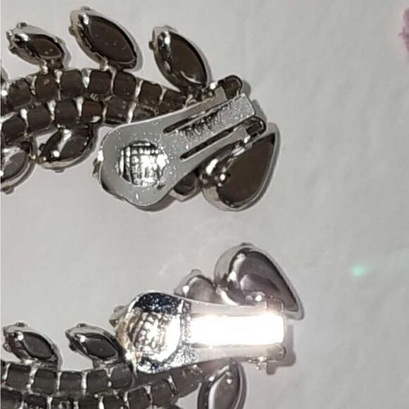 Vintage silver Crystal rhinestone climber earrings - Picture 15 of 16